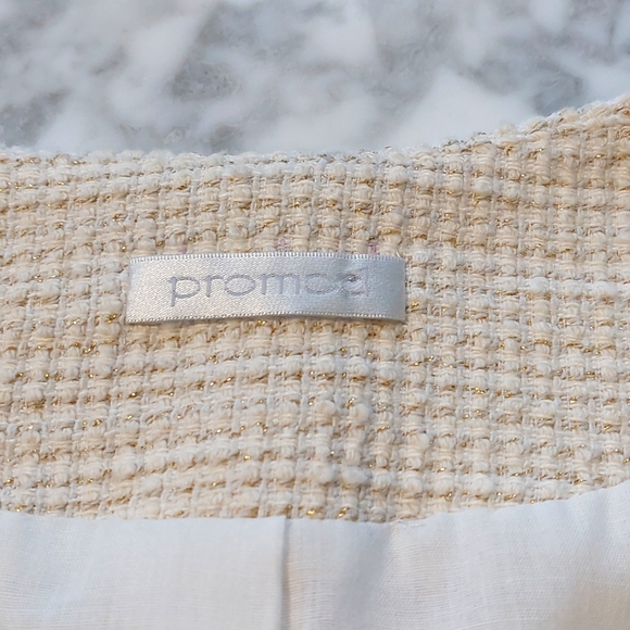 2/$55 - White tweed jacket with gold threads - Picture 4 of 6